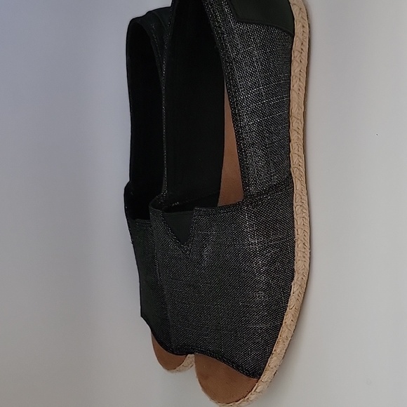 New TOMS SIZE 8.5 - Picture 3 of 5